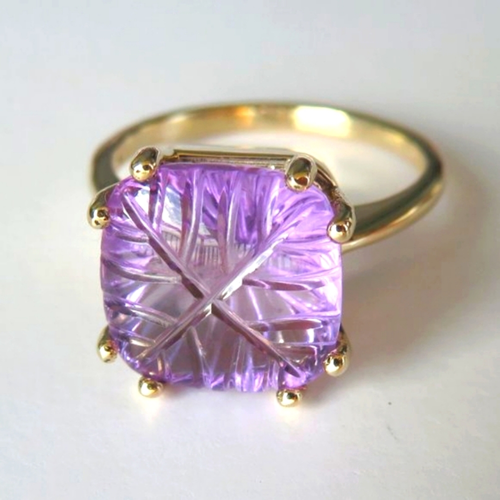 Violet Carved Snowflake Amethyst In 10K Yellow Gold Ring 6.0ct. Size 7